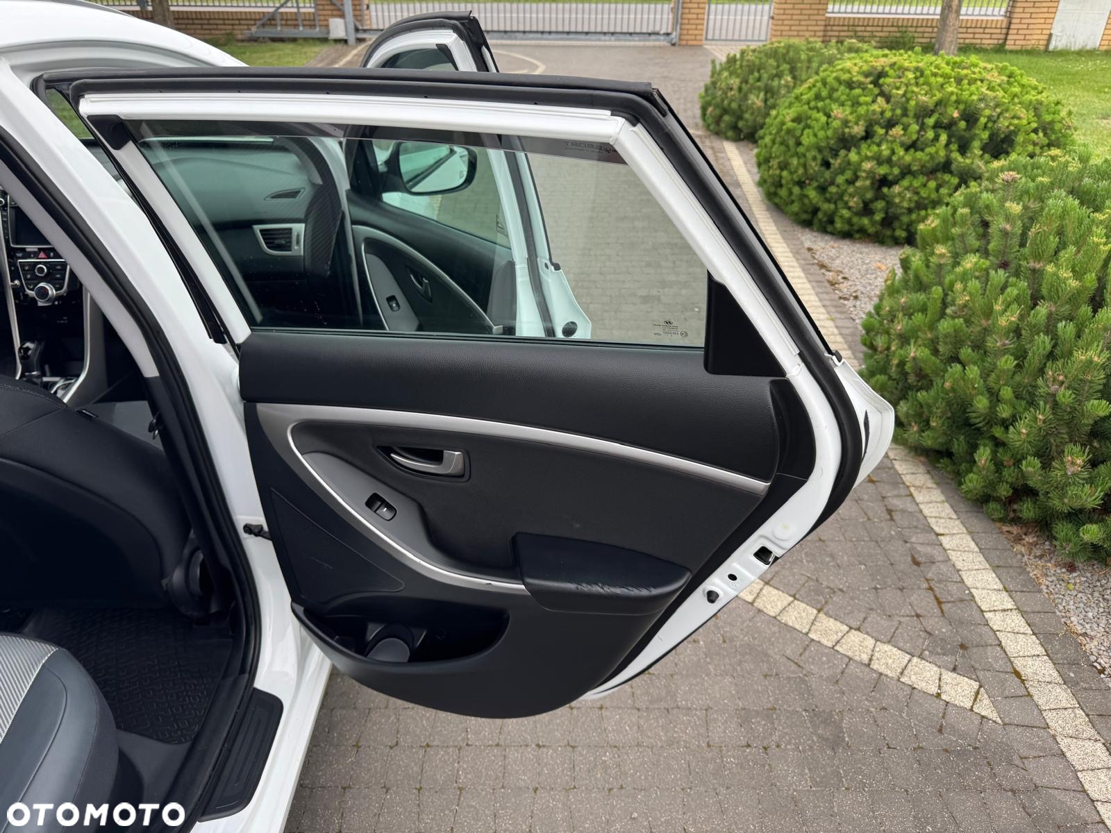 Hyundai i30 1.6 CRDI Automatik Style - 6