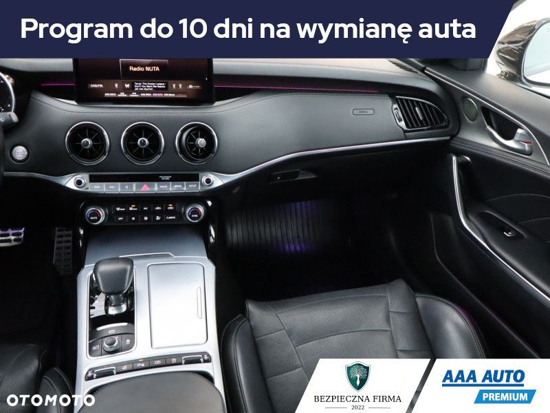 Kia Stinger - 10
