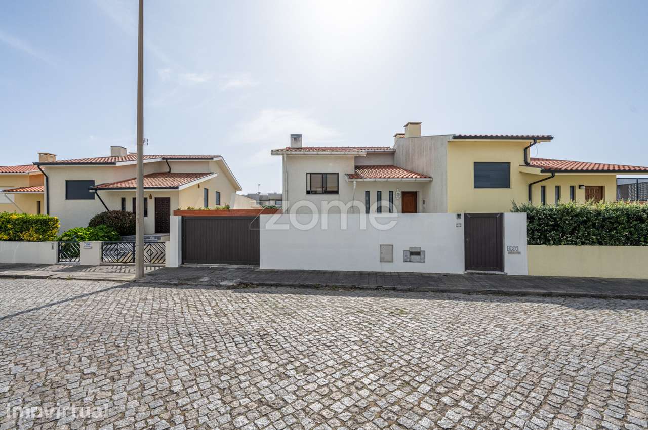 Moradia T3, com logradouro e jardim em Mindelo - Grande imagem: 2/43