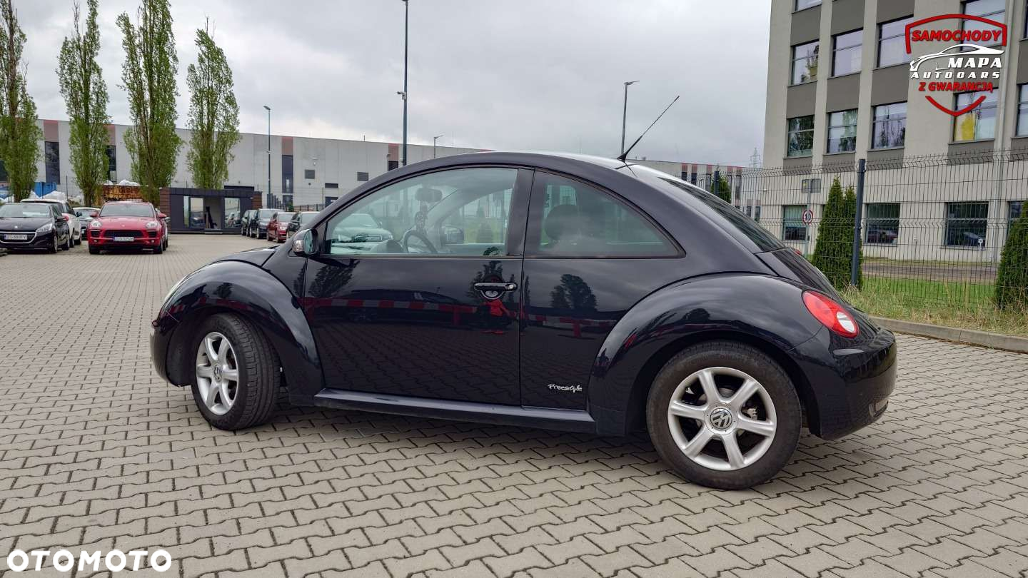 Volkswagen New Beetle - 11