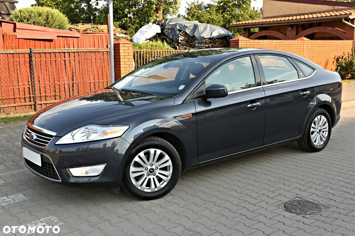 Ford Mondeo 2.0 Ghia - 11