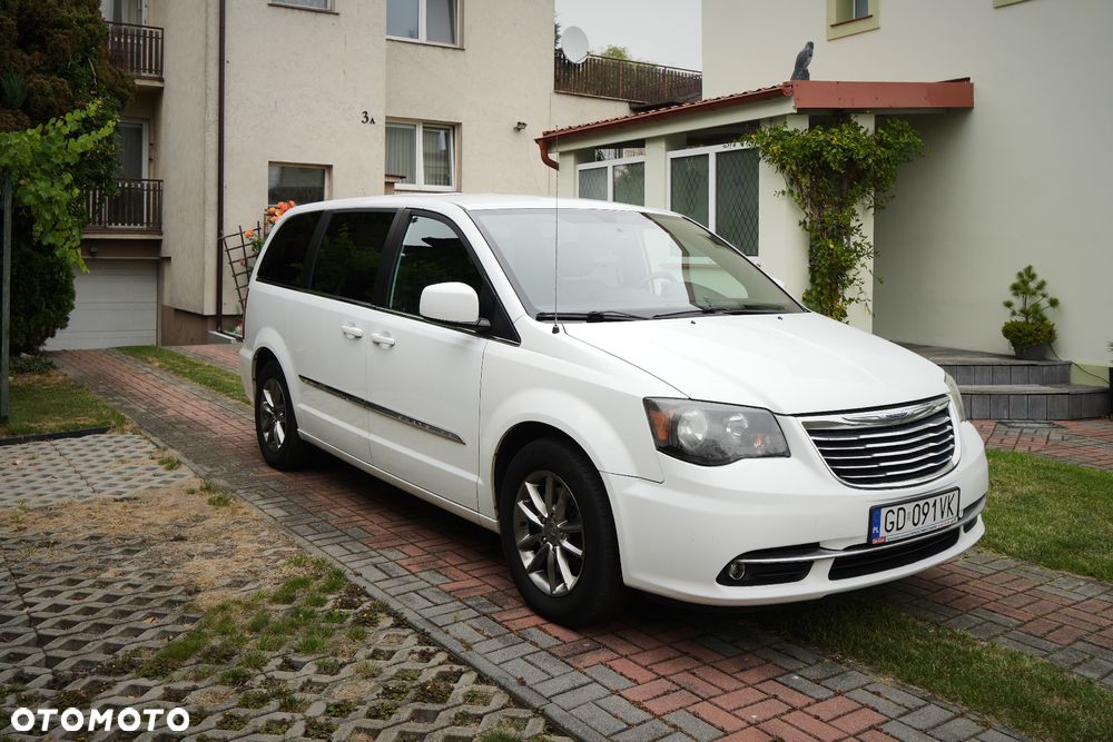 Chrysler Town & Country - 14