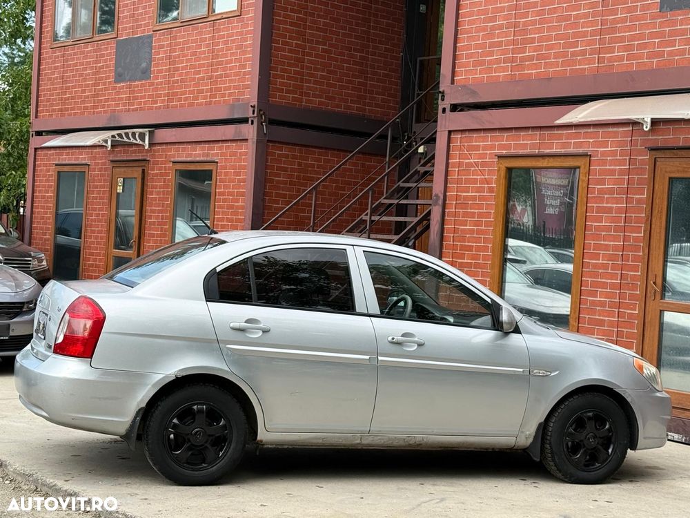 Hyundai Accent - 26