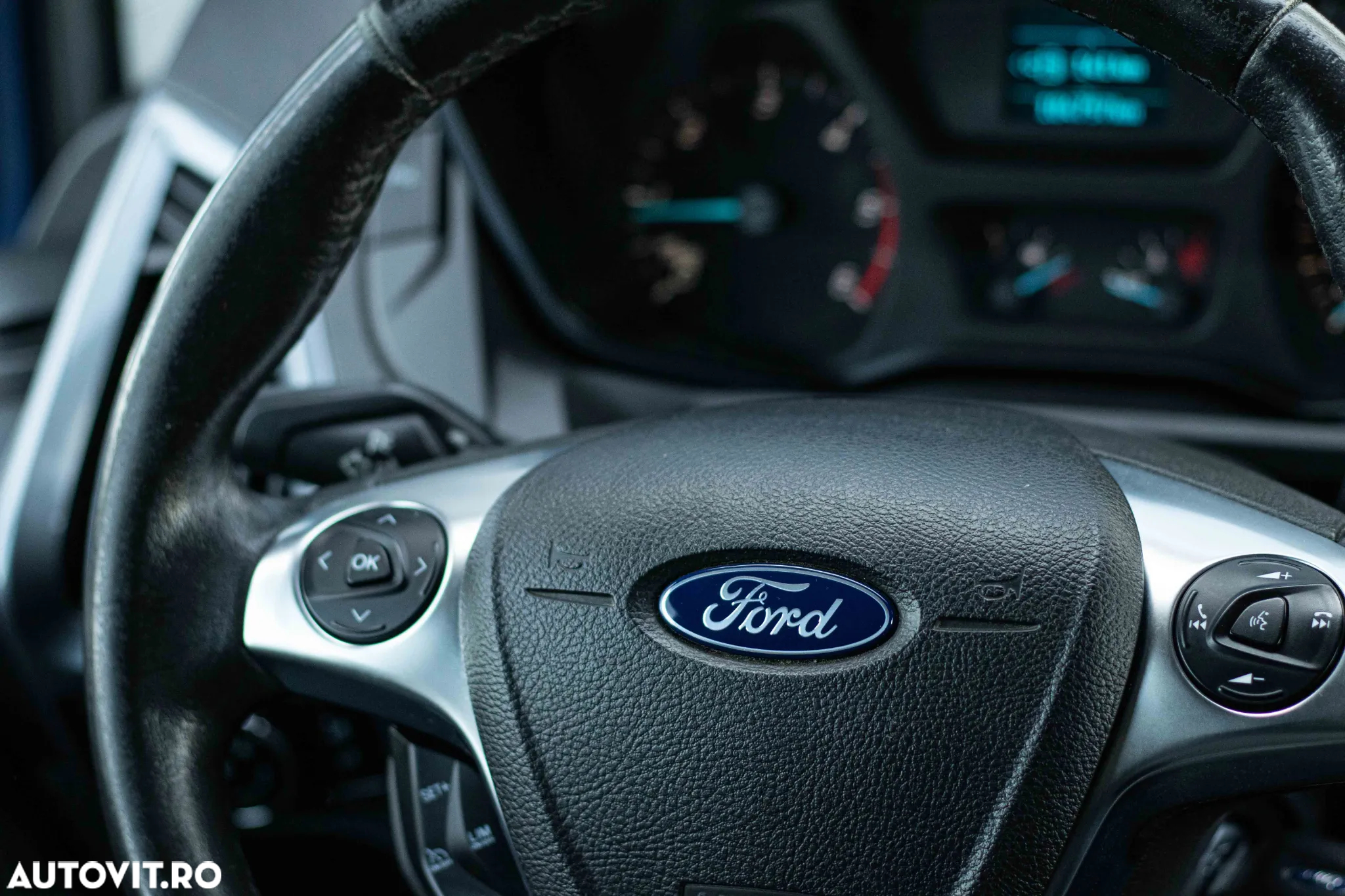 Ford Custom Van Sport 290 LWB - 24