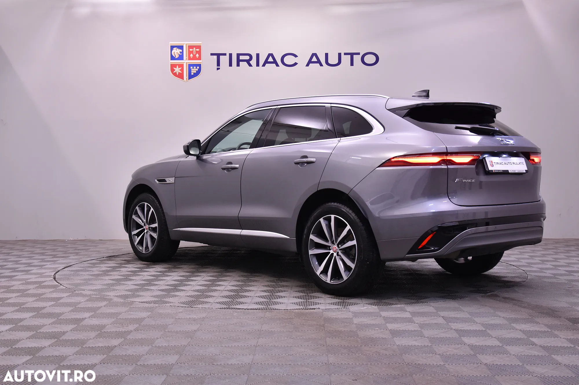 Jaguar F-Pace D200 AWD R-Dynamic SE - 3