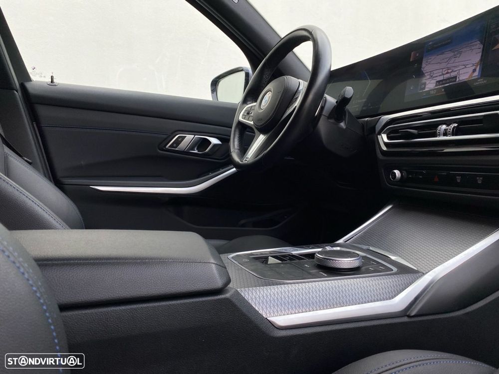 BMW 320 d Pack Desportivo M Auto - 23