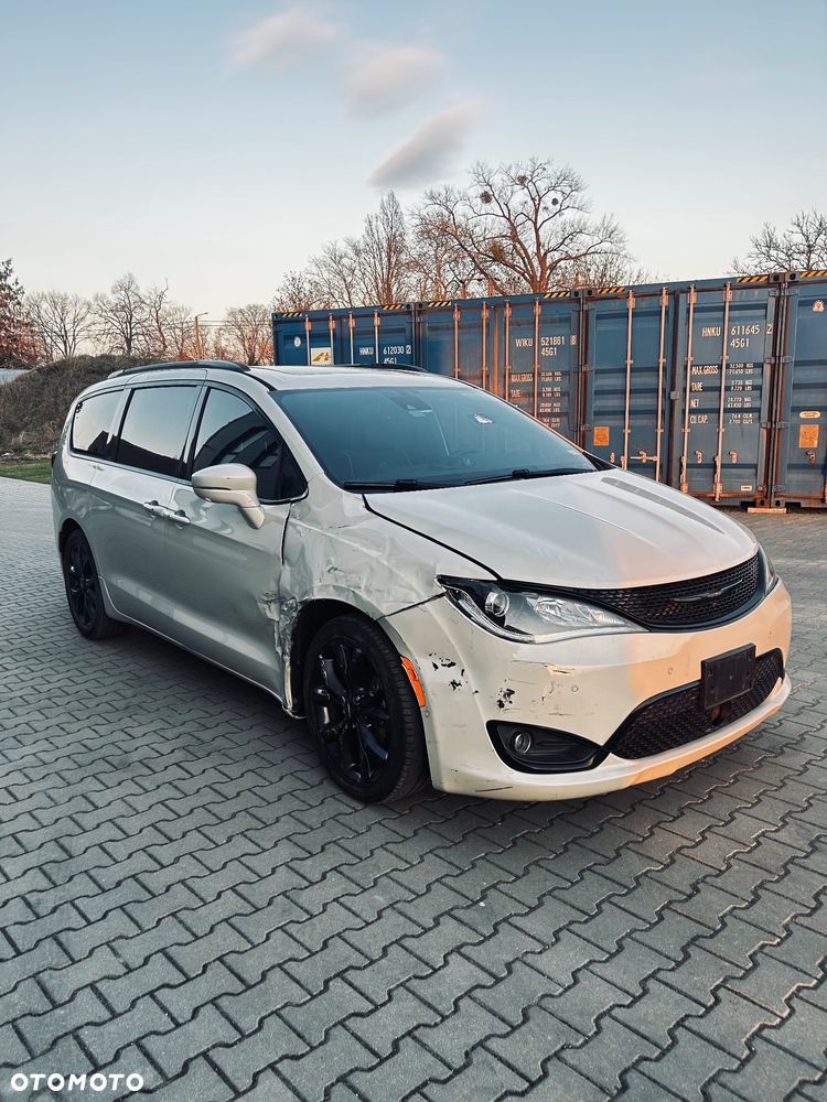 Chrysler Pacifica - 6