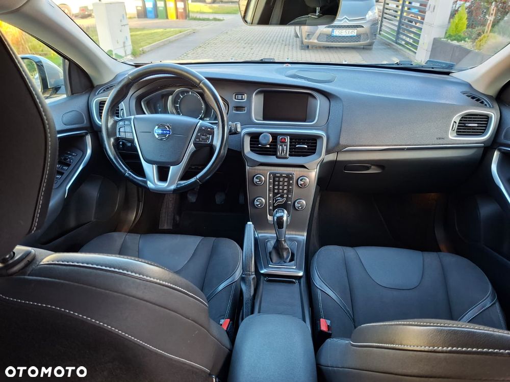 Volvo V40 D4 Drive-E Momentum - 9