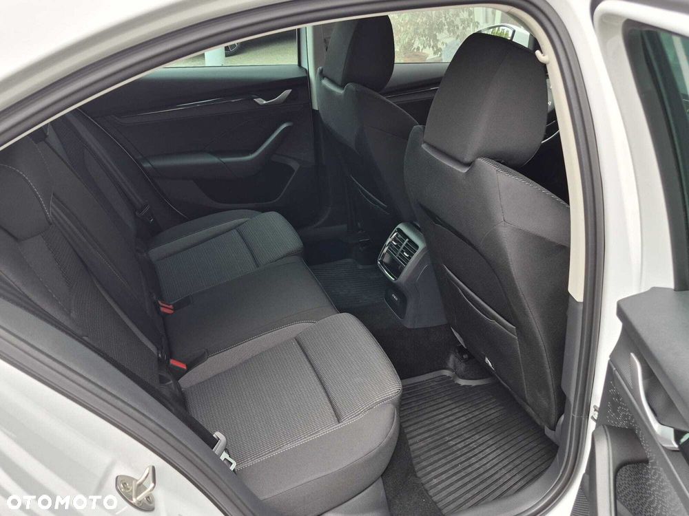 Skoda Octavia 1.5 TSI mHEV Selection DSG - 14