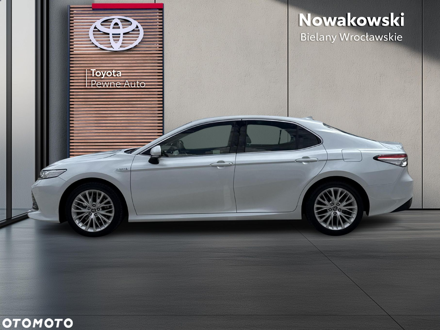 Toyota Camry - 2
