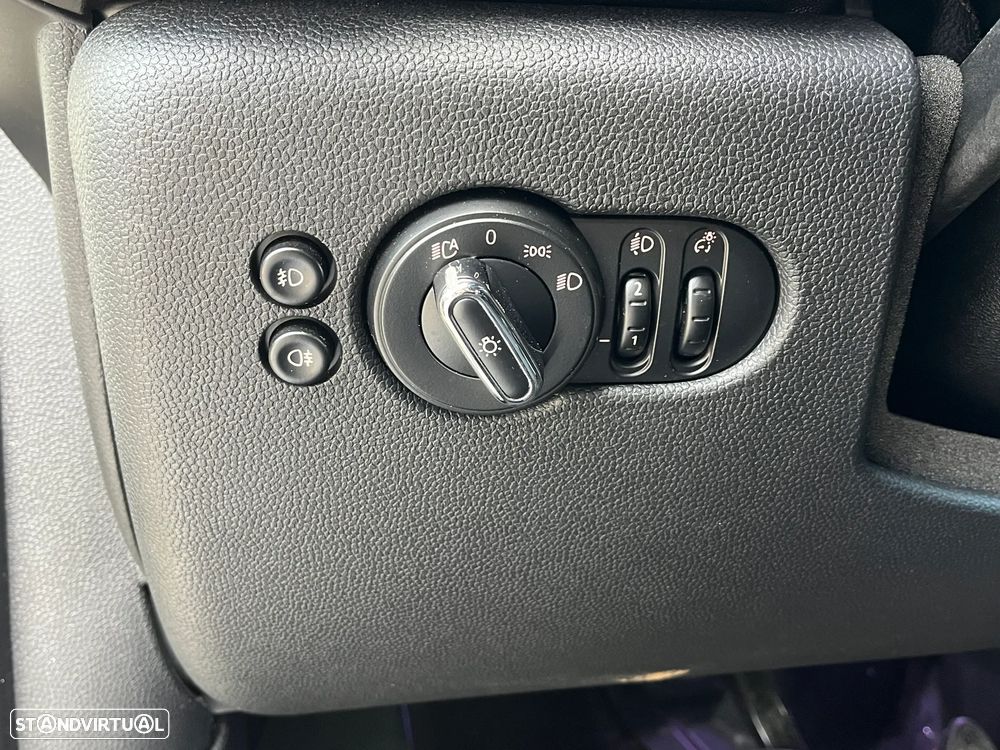 MINI 5 Portas Cooper D Auto - 23