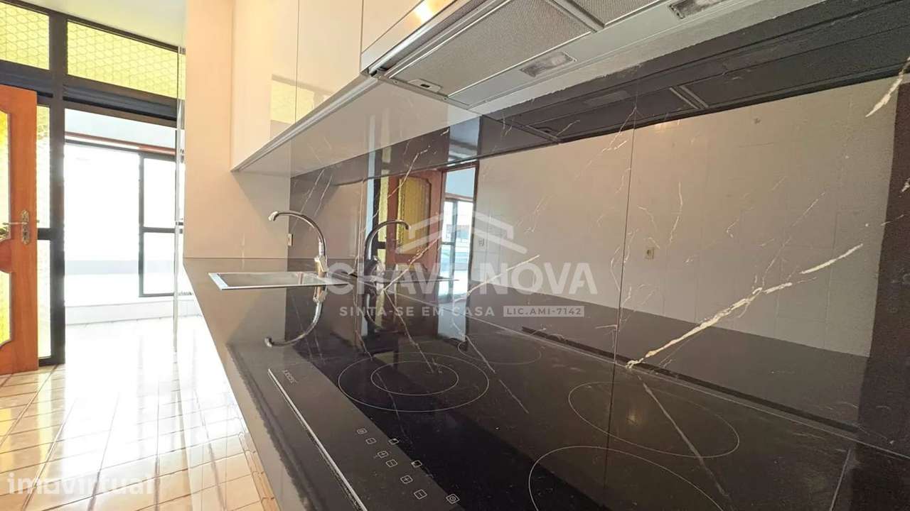 T3 Renovado c/ terraço e Garagem, junto à VL8 e futura Linha Rubi - Grande imagem: 5/27