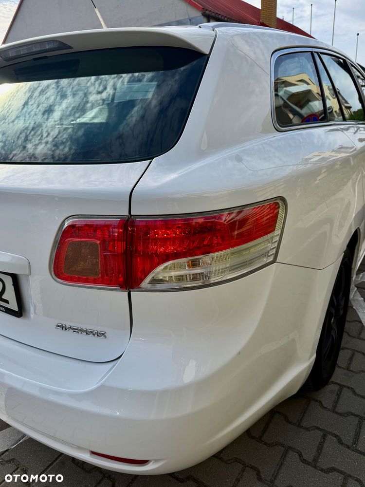 Toyota Avensis 1.8 Comfort - 13