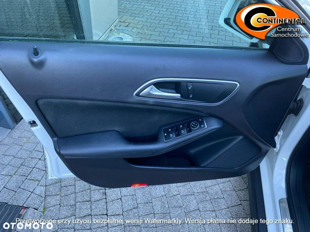 Mercedes-Benz GLA - 13