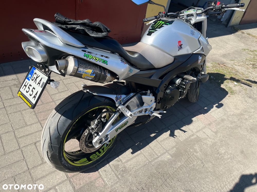Suzuki GSR - 1