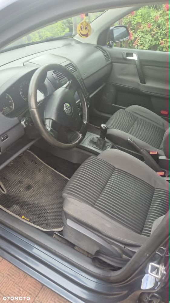 Volkswagen Polo 1.4 16V Trendline - 12