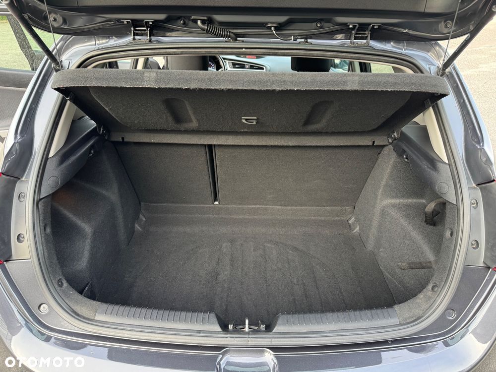 Kia Ceed 1.6 GDI ISG Platinum Edition - 25