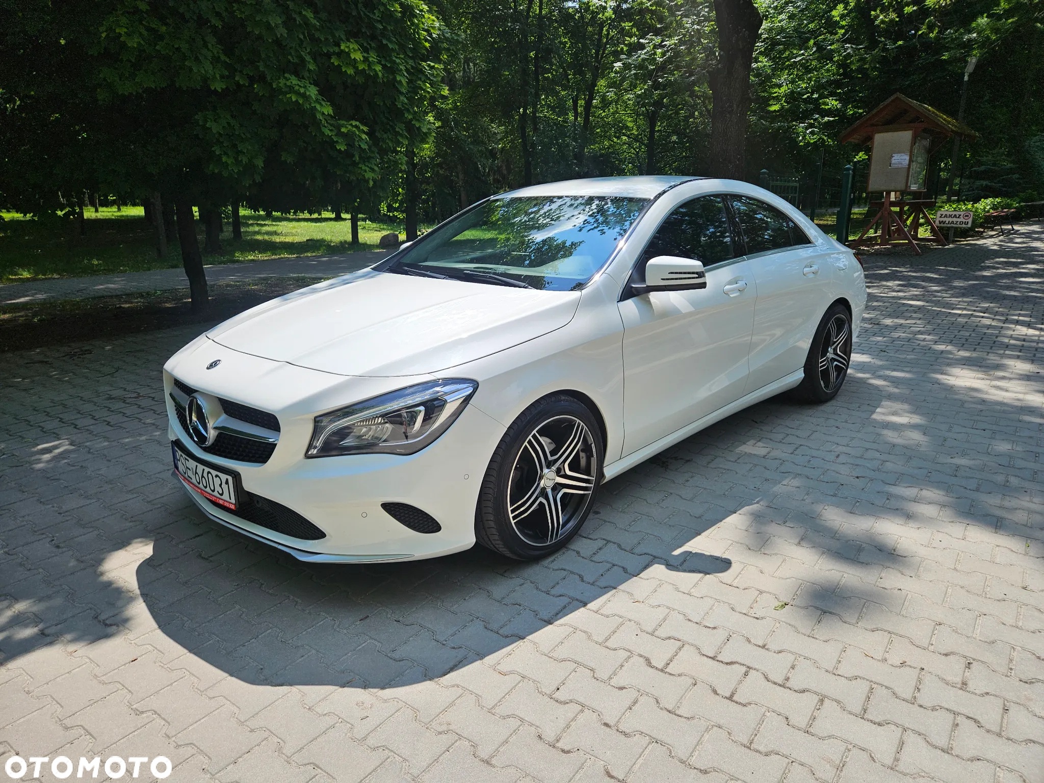 Mercedes-Benz CLA 180 7G-DCT Urban - 12