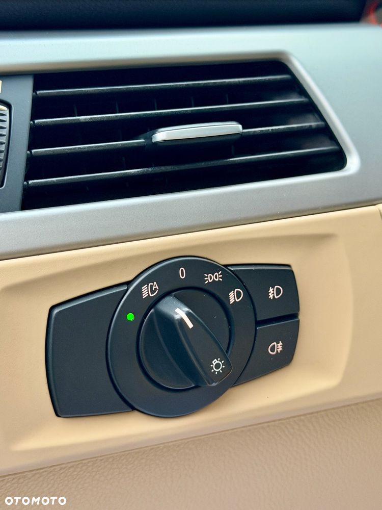 BMW Seria 3 330xd DPF Touring - 18