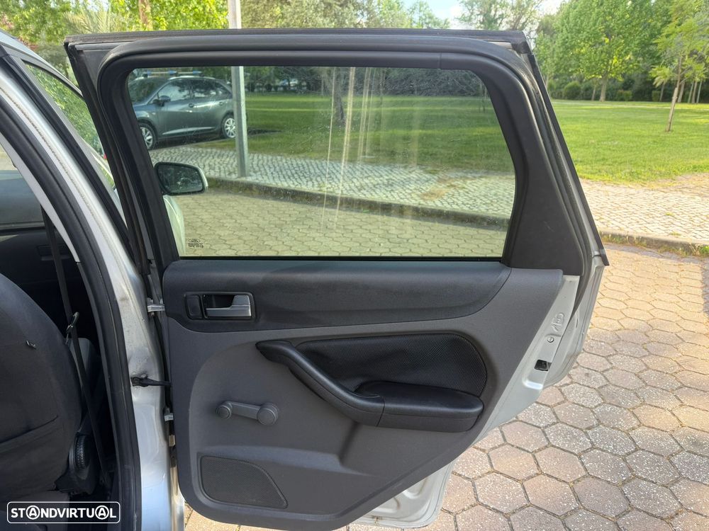 Ford Focus SW 1.4 Comfort - 16