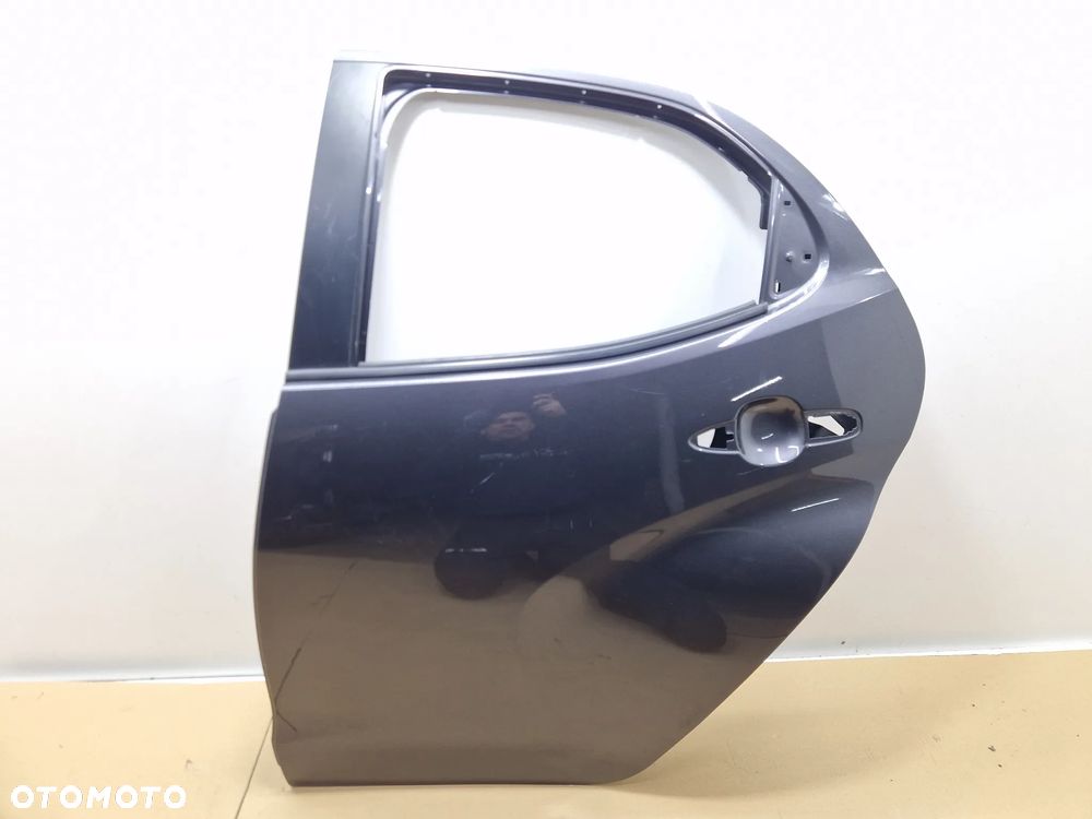ŁADNE TOYOTA YARIS IV 4 19- DRZWI LEWE TYLNE TYŁ