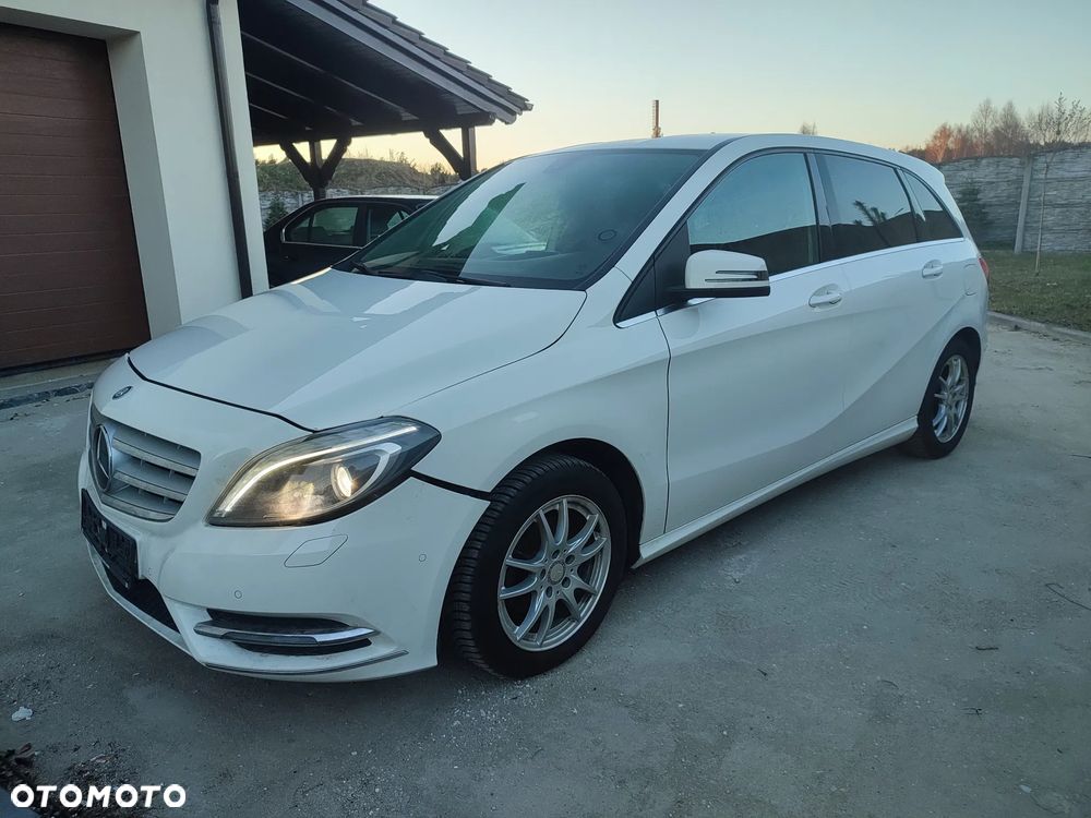 Mercedes-Benz Klasa B 180 d BlueEFFICIENCY Edition Style - 2