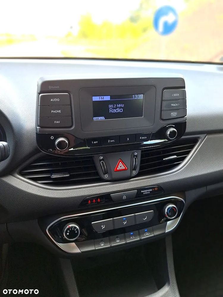 Hyundai i30 1.5 DPI Classic + - 10
