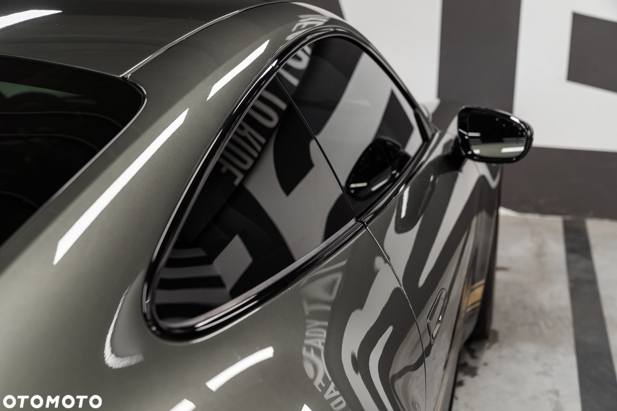 Porsche 911 Carrera 4 GTS - 13