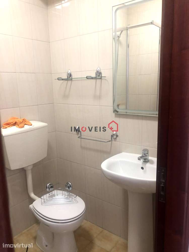 Quarto para arrendamento a rapaz estudante s/ despesas incluídas - Grande imagem: 5/5