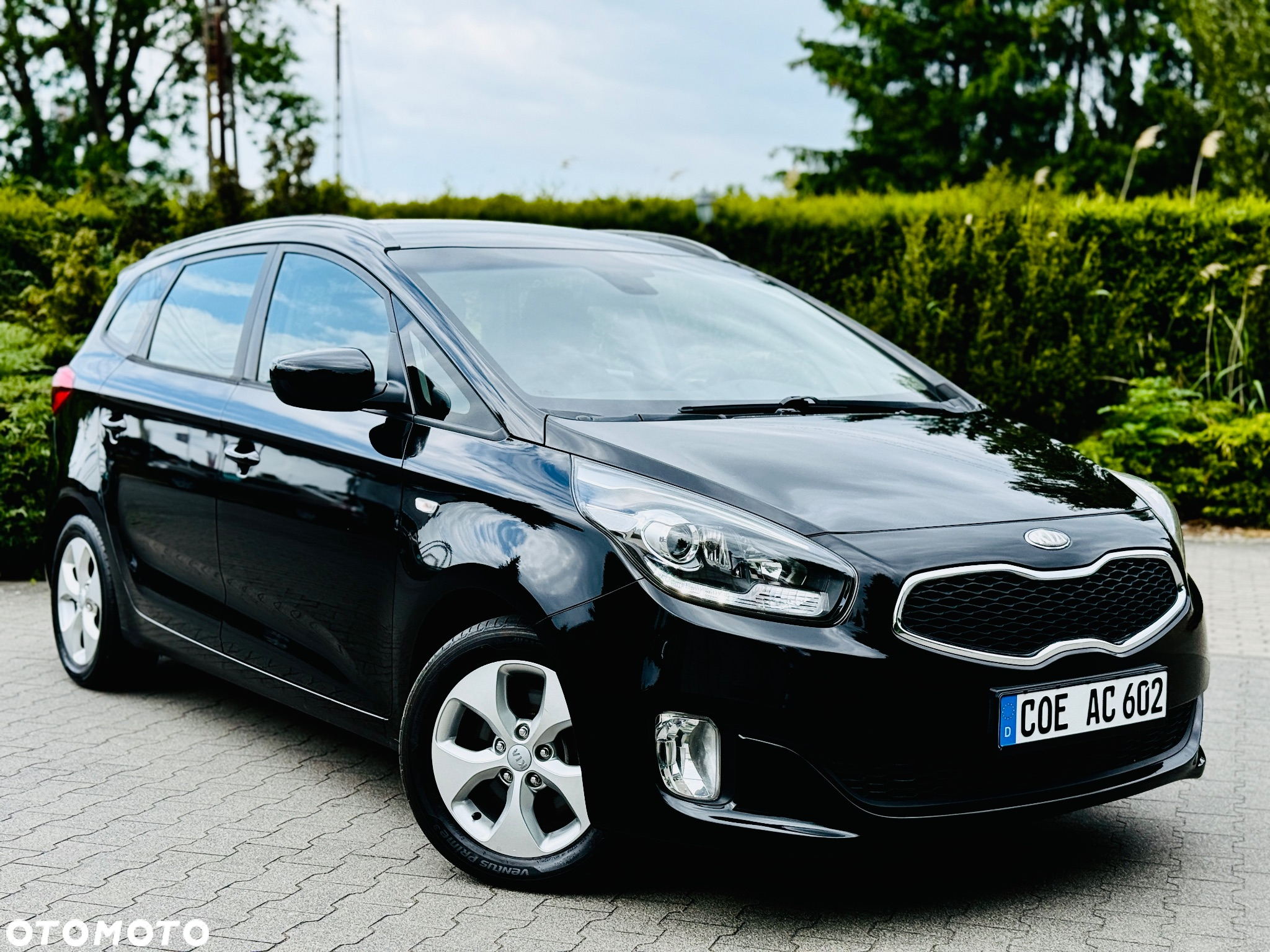 Kia Carens 1.6 GDI Dream Team Edition - 2