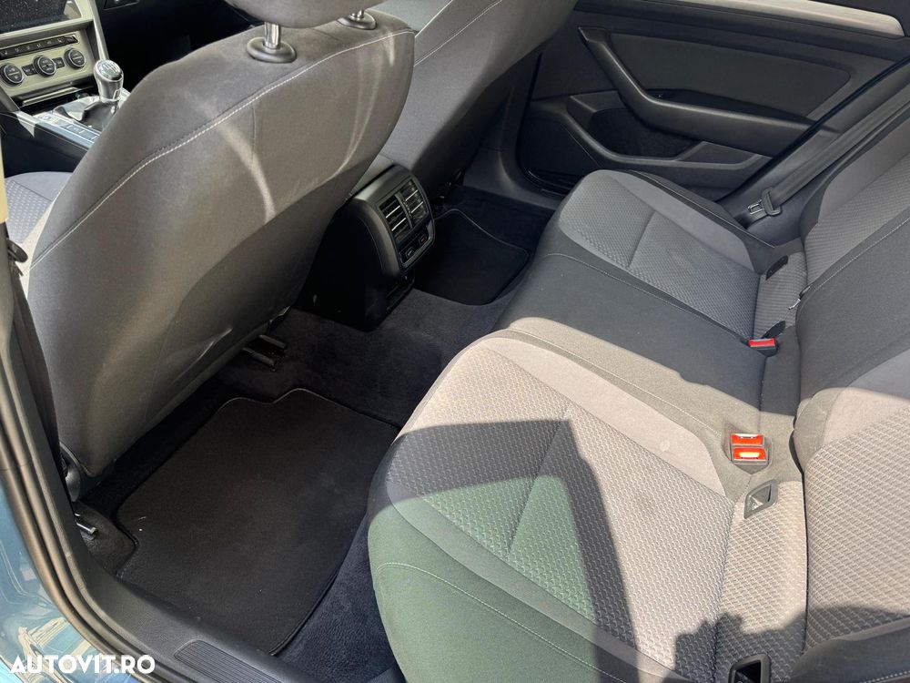 Volkswagen Passat 1.6 TDI Comfortline - 6