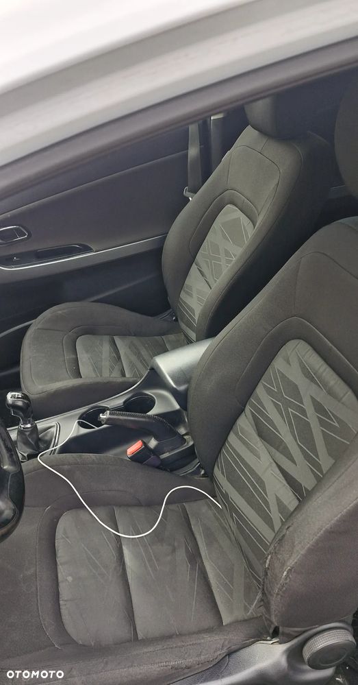 Kia Ceed 1.6 GDI L - 10