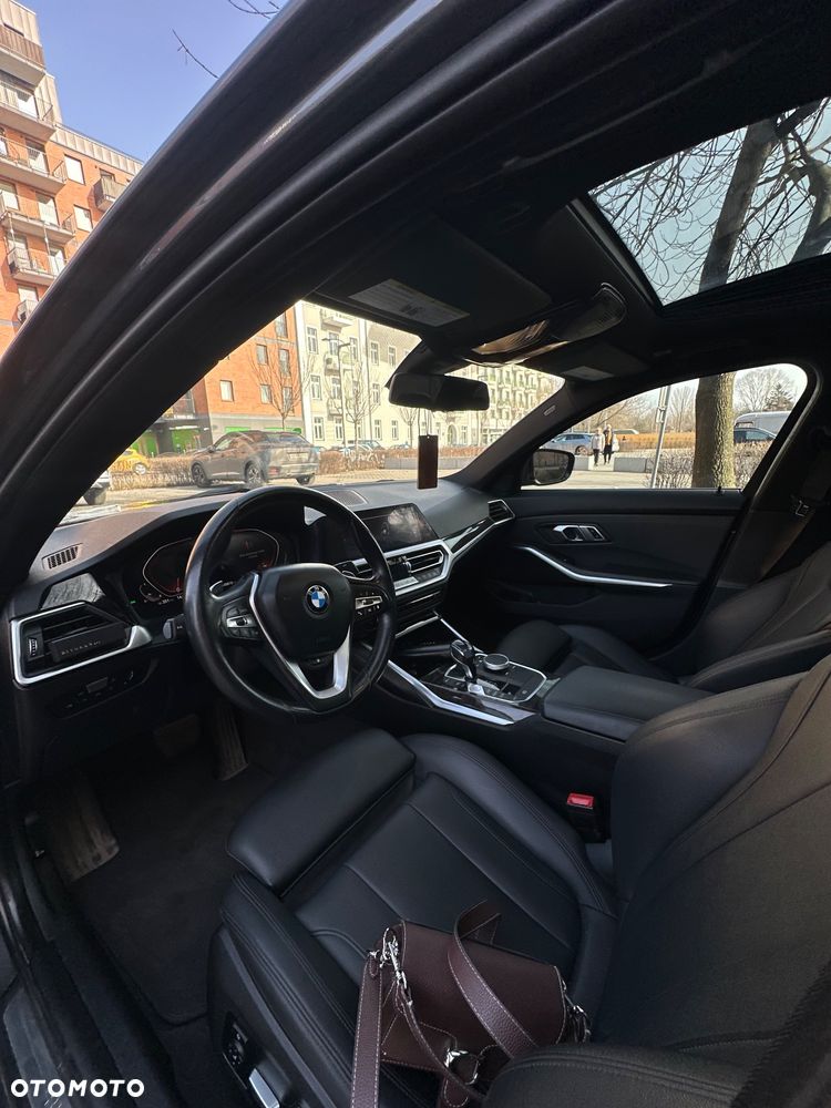 BMW Seria 3 330i xDrive - 13