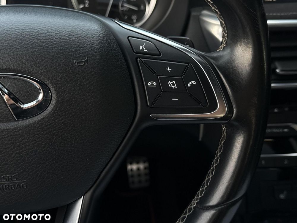 Infiniti Q30 2.0t Sport City Black AWD 7DCT - 21
