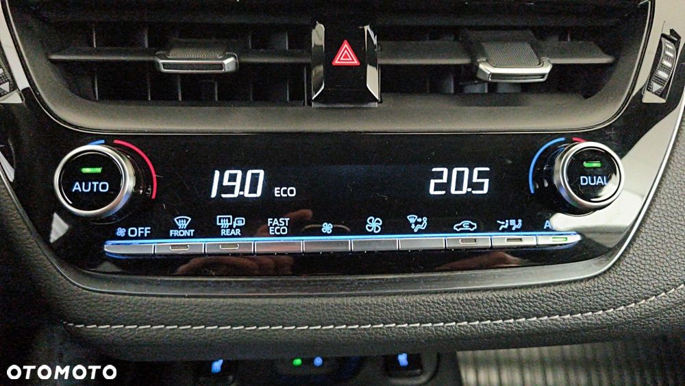 Toyota Corolla 2.0 Hybrid Trek - 26