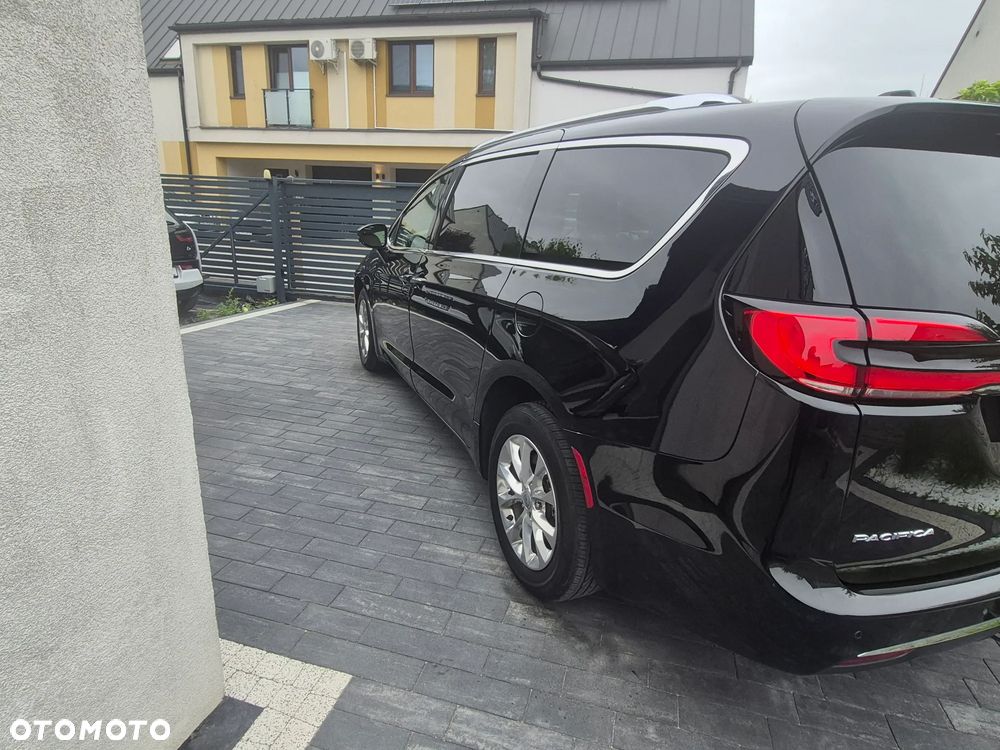 Chrysler Pacifica - 30