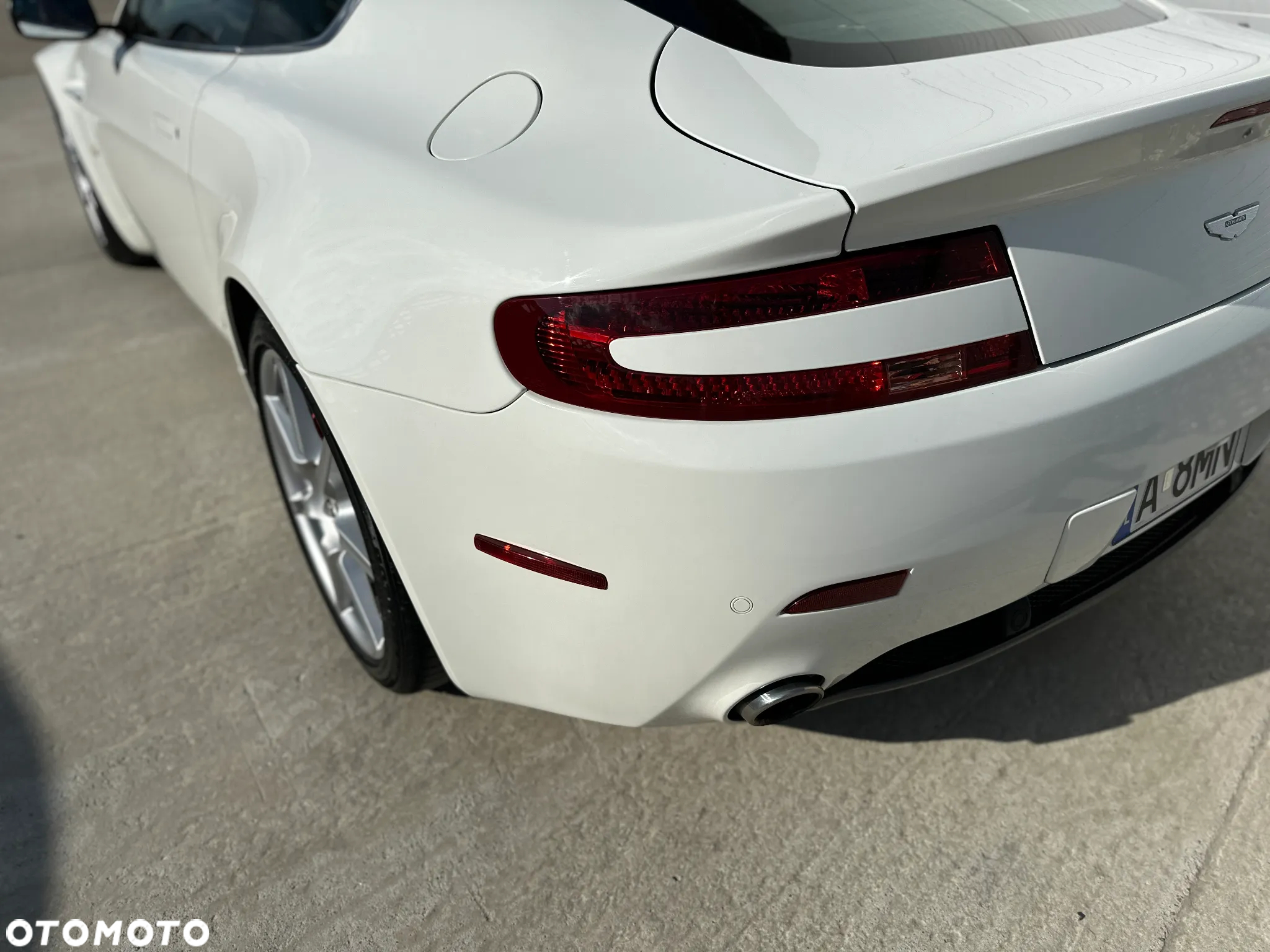 Aston Martin V8 Vantage Sportshift - 12