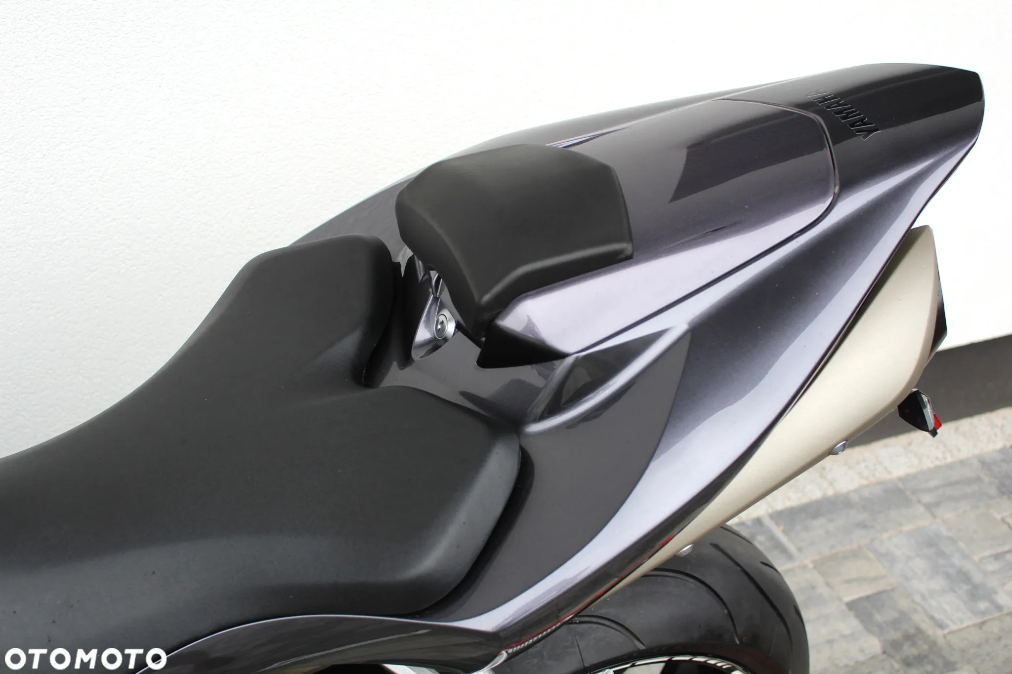 Yamaha R1 - 16