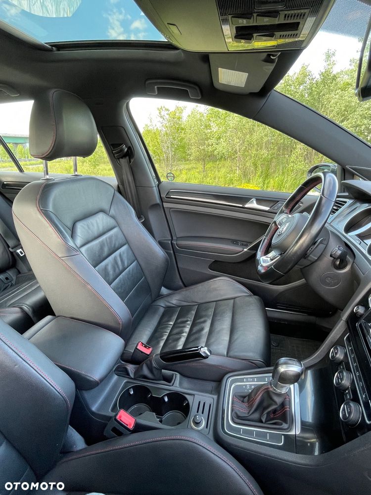Volkswagen Golf - 10