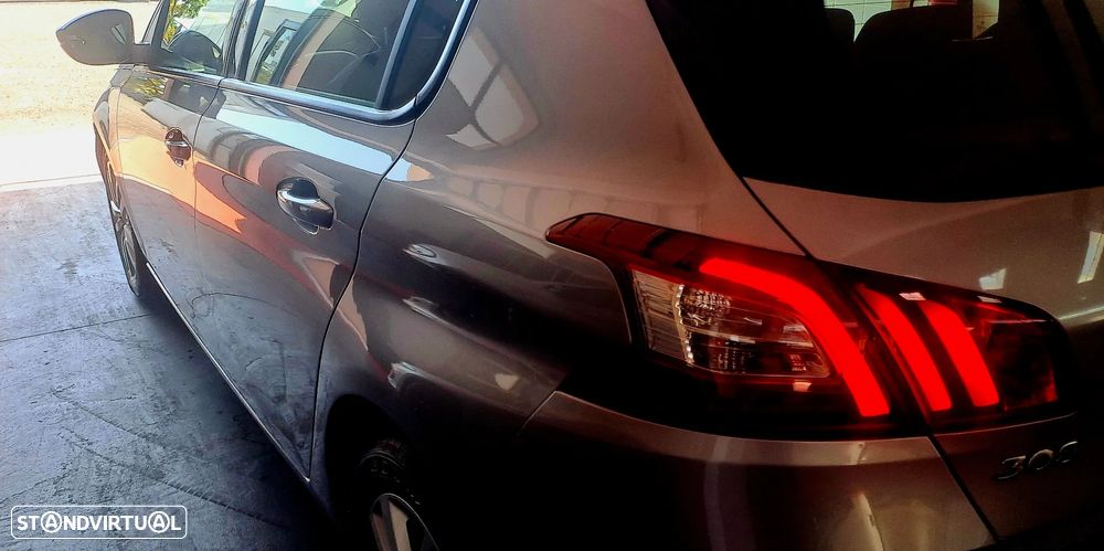 Peugeot 308 1.2 PureTech Style - 20