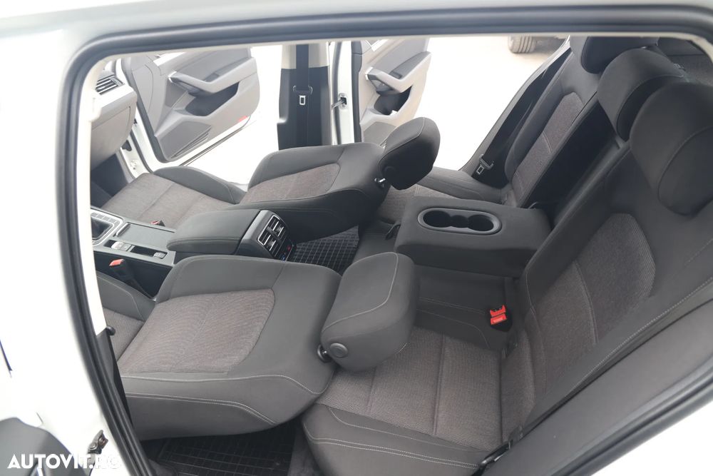 Volkswagen Passat 1.6 TDI Comfortline - 11