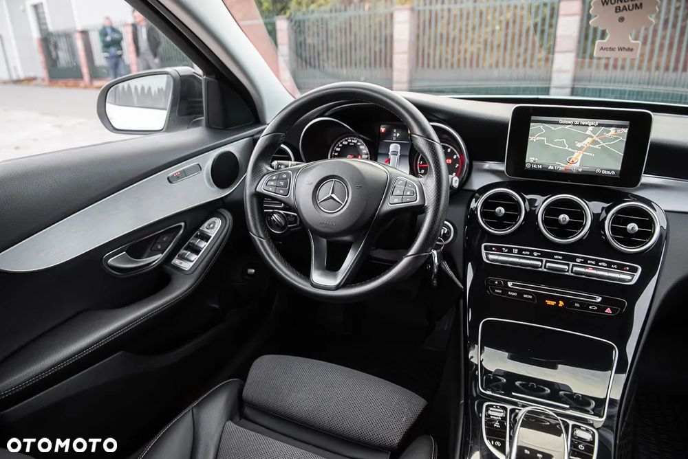 Mercedes-Benz Klasa C 180 9G-TRONIC AMG Line - 29