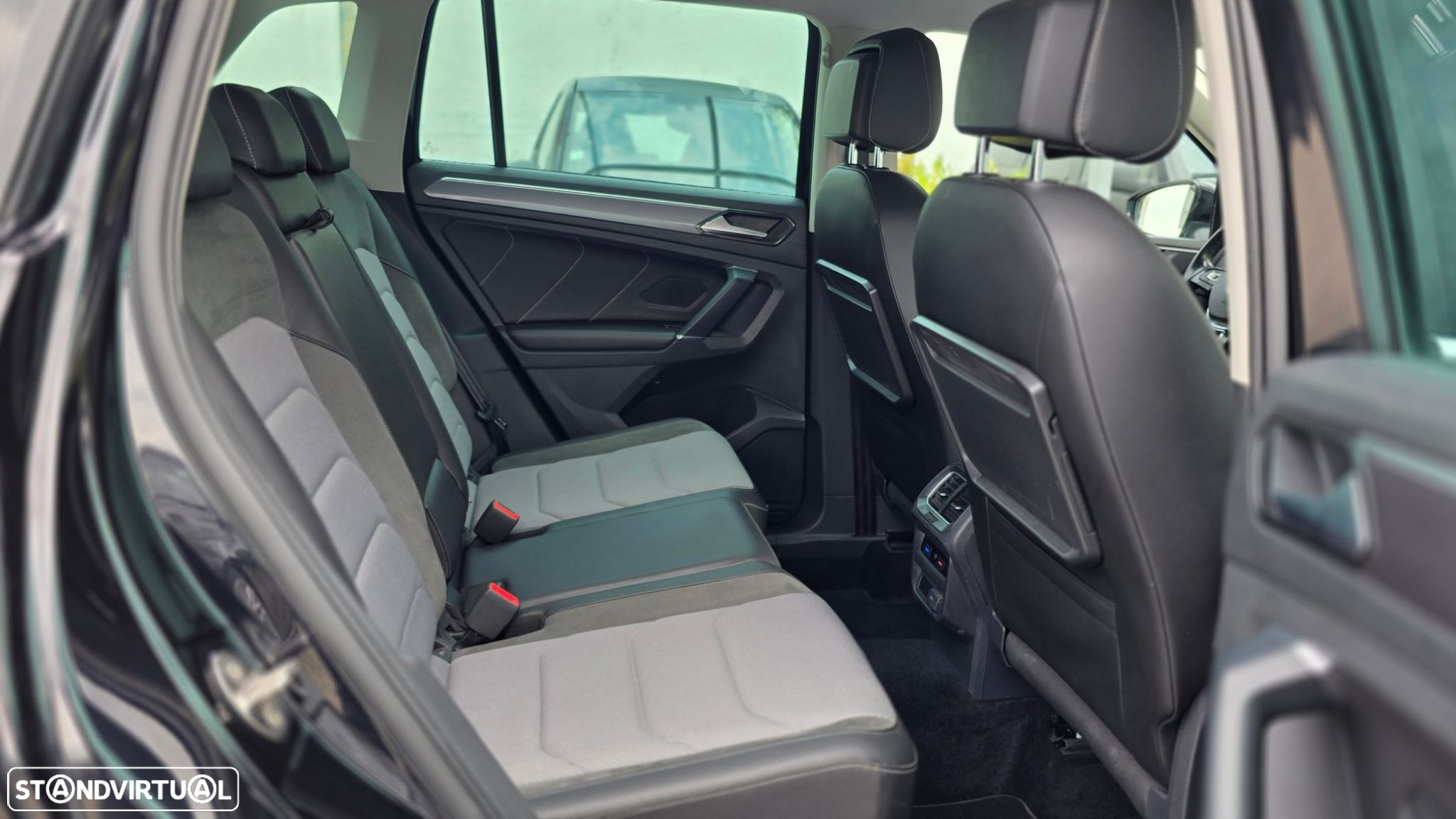 VW Tiguan 2.0 TDI R-Line - 41