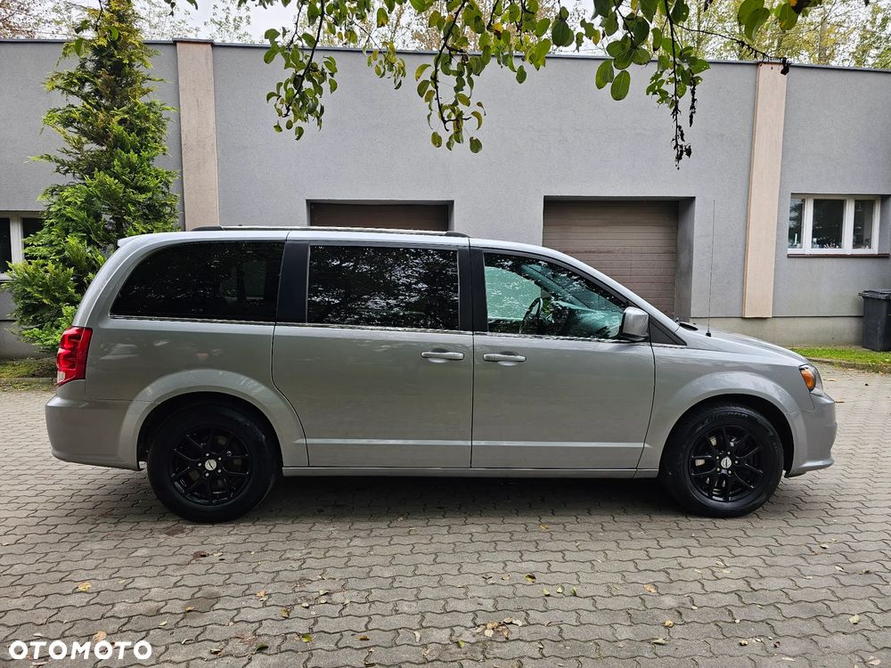 Dodge Grand Caravan - 8