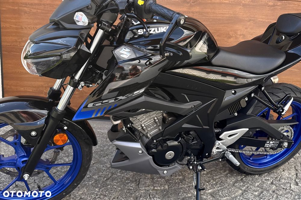 Suzuki GSX - 18