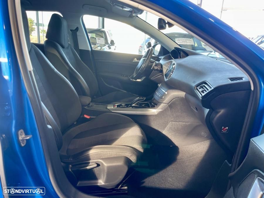 Peugeot 308 1.2 PureTech Allure Pack EAT8 - 28