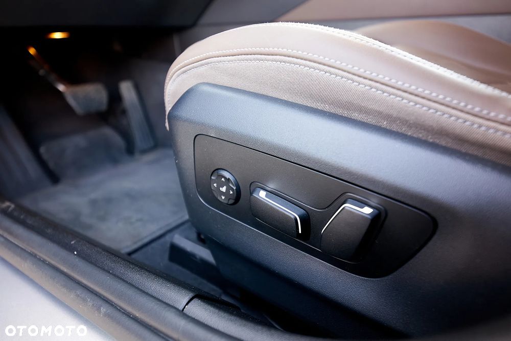 BMW Seria 5 520i mHEV - 17