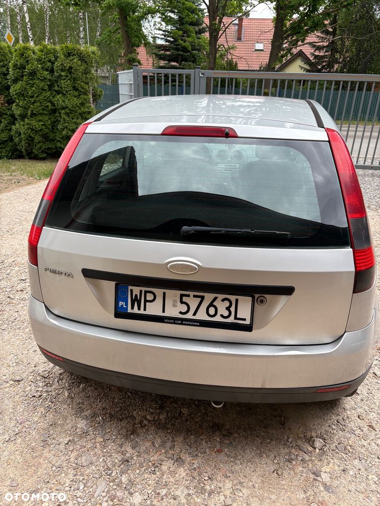 Ford Fiesta 1.3 Ambiente - 4