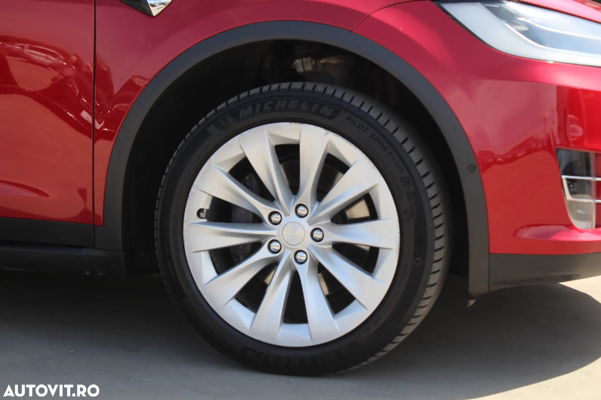 Tesla Model X - 22