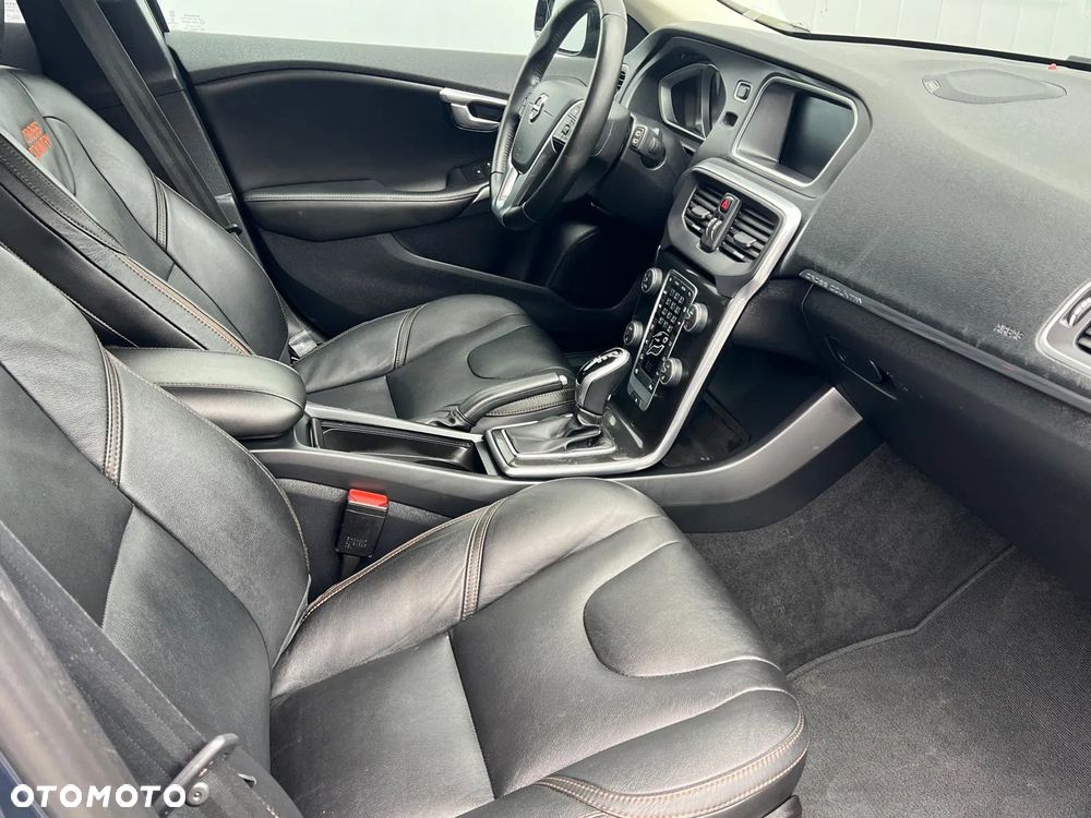 Volvo V40 Cross Country T5 AWD Drive-E Summum - 4